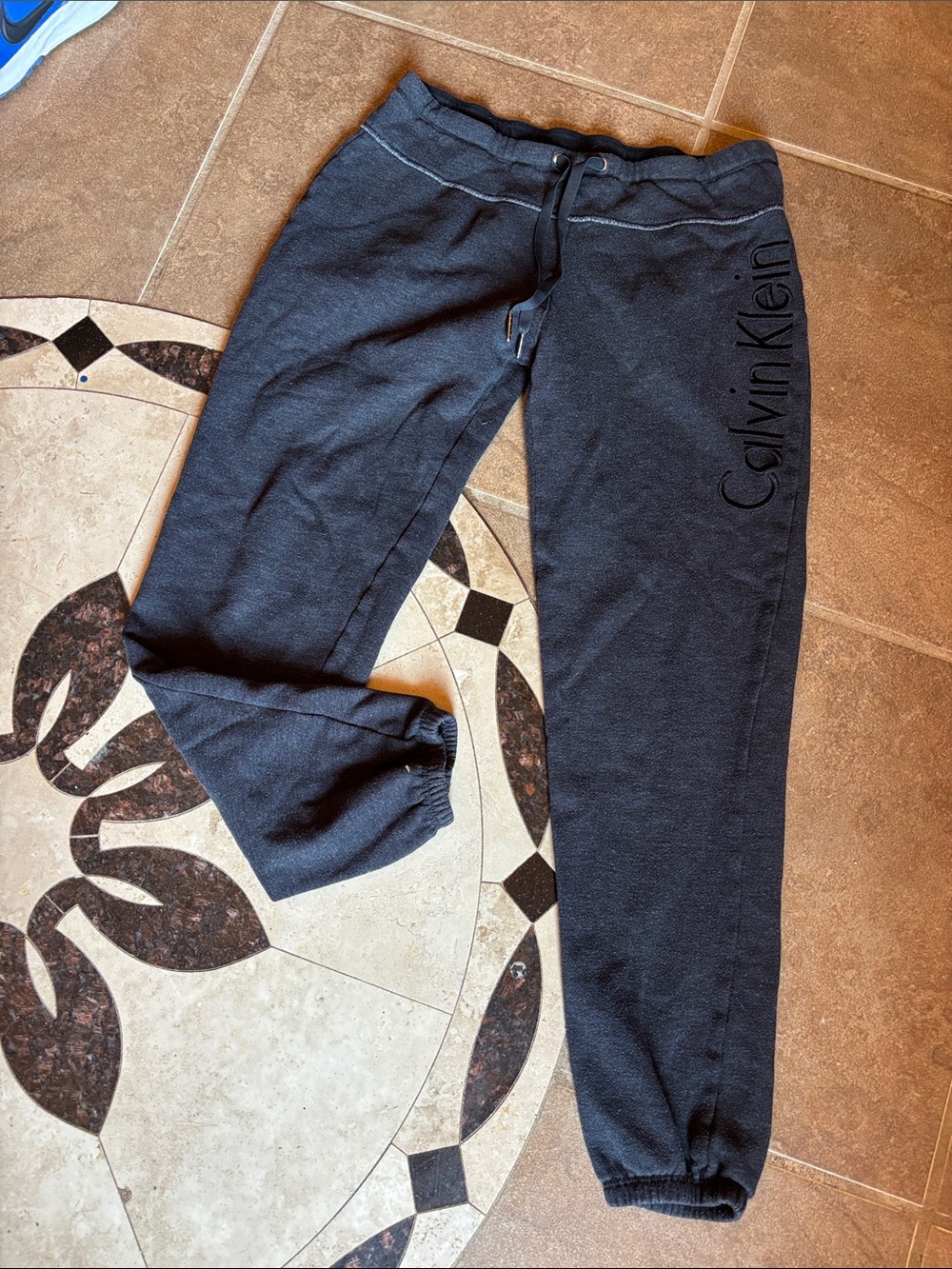 Calvin Klein low rise joggers! Small